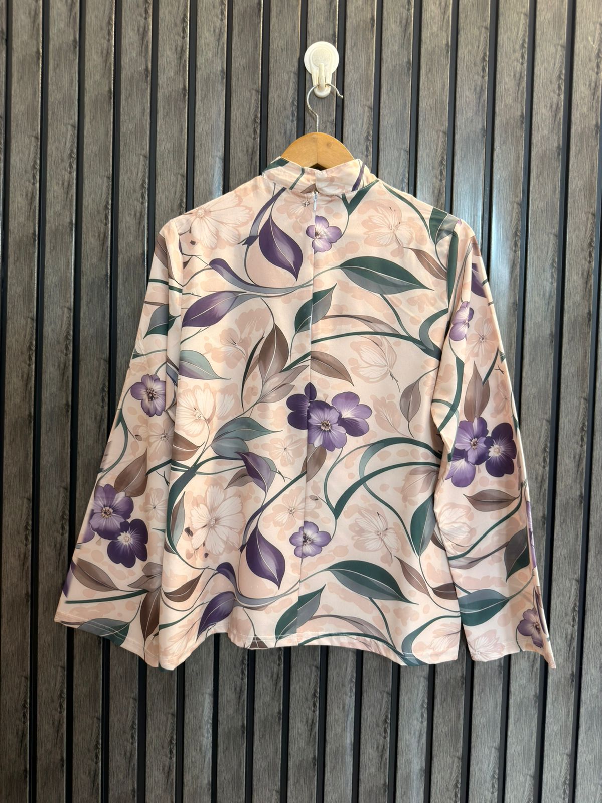 Chest 19  Lenght 24  Fabric Silk Women’s Modern Wardrobe Top