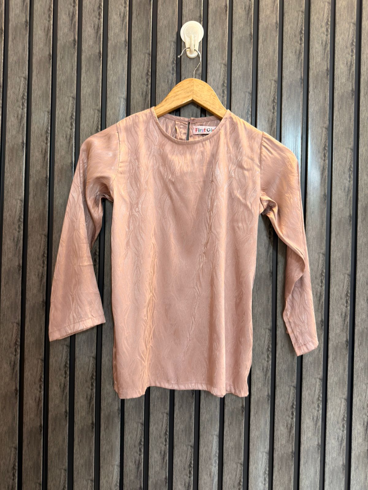 Chest 15  Lenght 21  Fabric Silk Women’s Modern Everyday Top