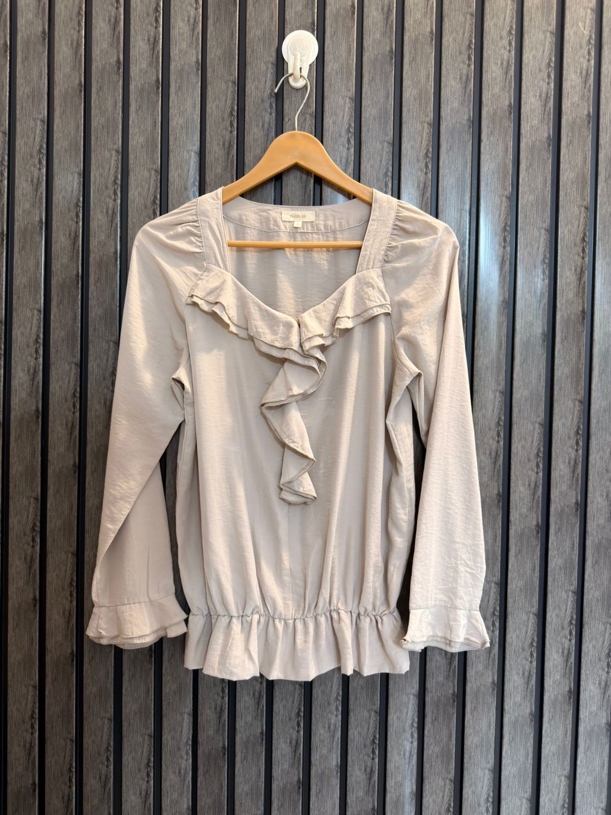 Chest 17  Lenght 24  Fabric Silk Women’s Signature Wardrobe Top