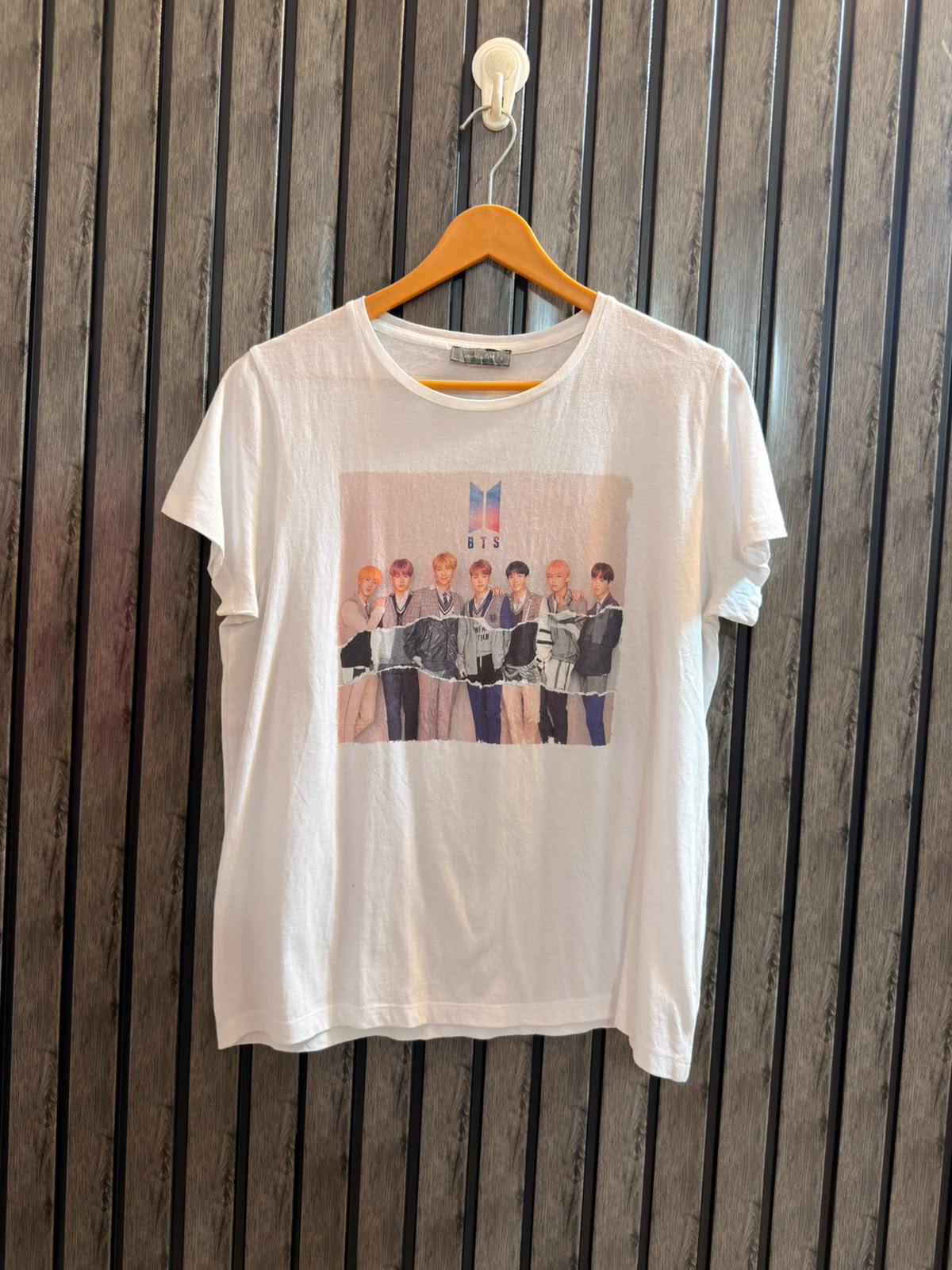 Chest 21  Lenght 25 Signature Collection T-Shirt