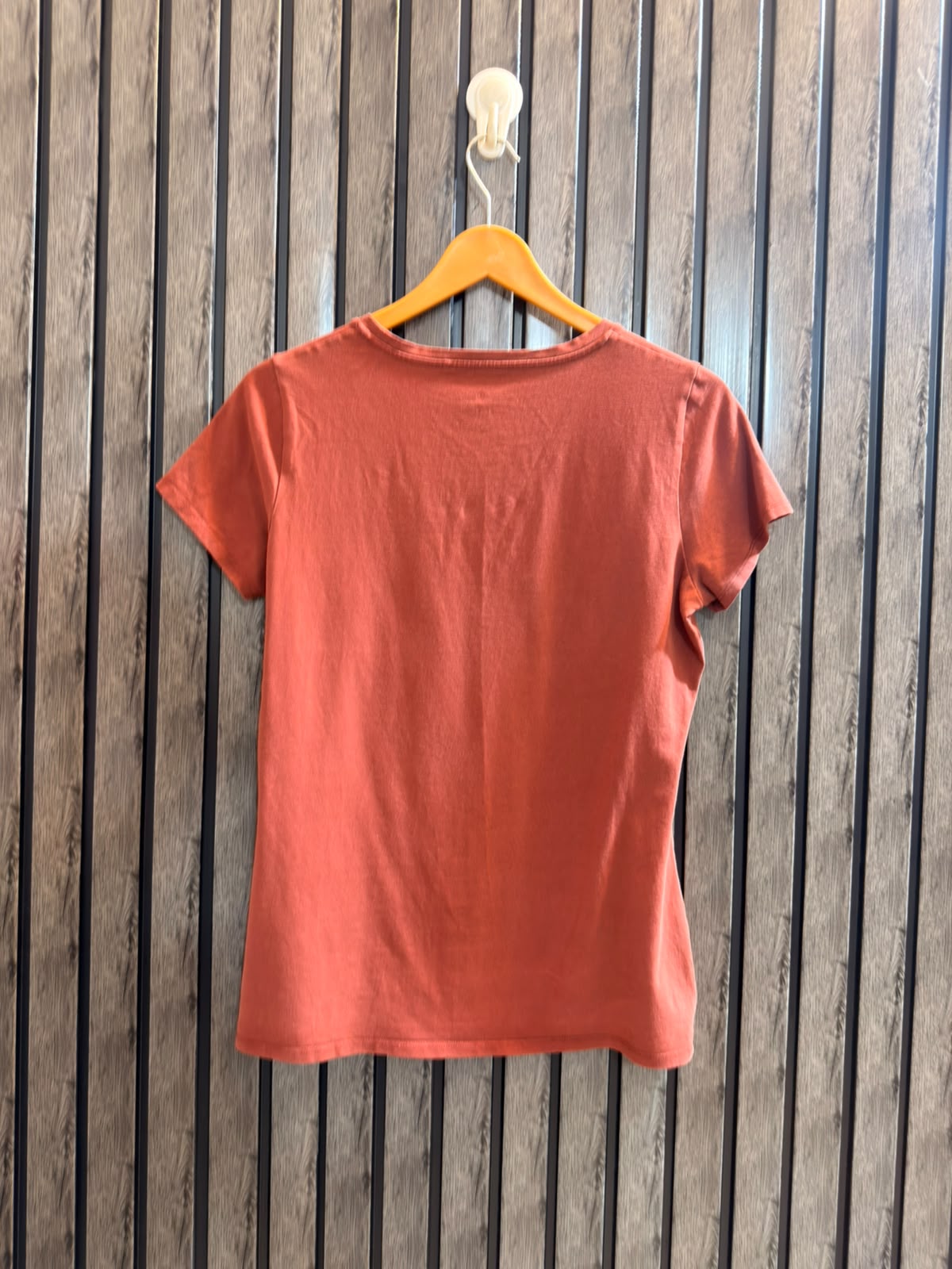 Chest 20  Lenght 25 Essential Collection T-Shirt