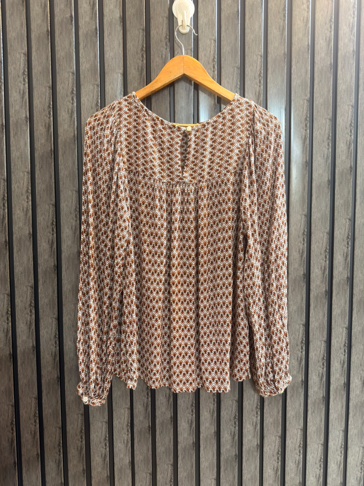 Chest 20  Length 25  Fabric Rayon Women's Trend Top