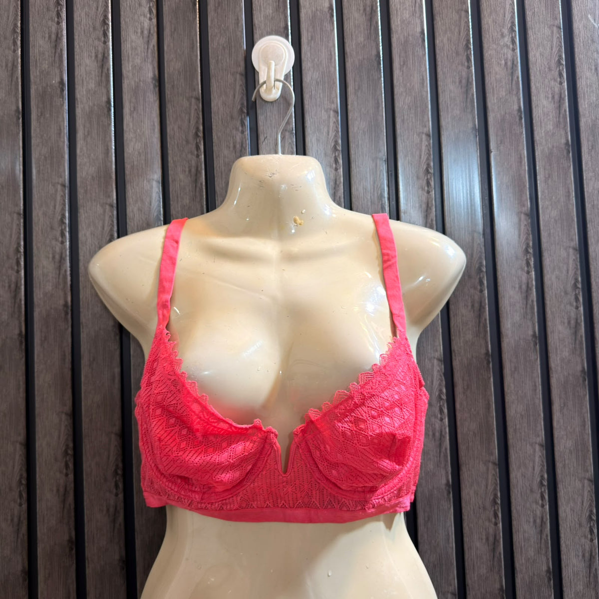 Chest Medium Women’s Featured Bra Collection