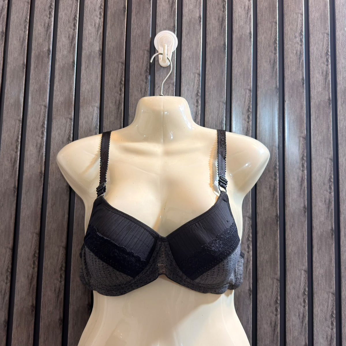 Chest Medium Women’s Exclusive Bra Edit