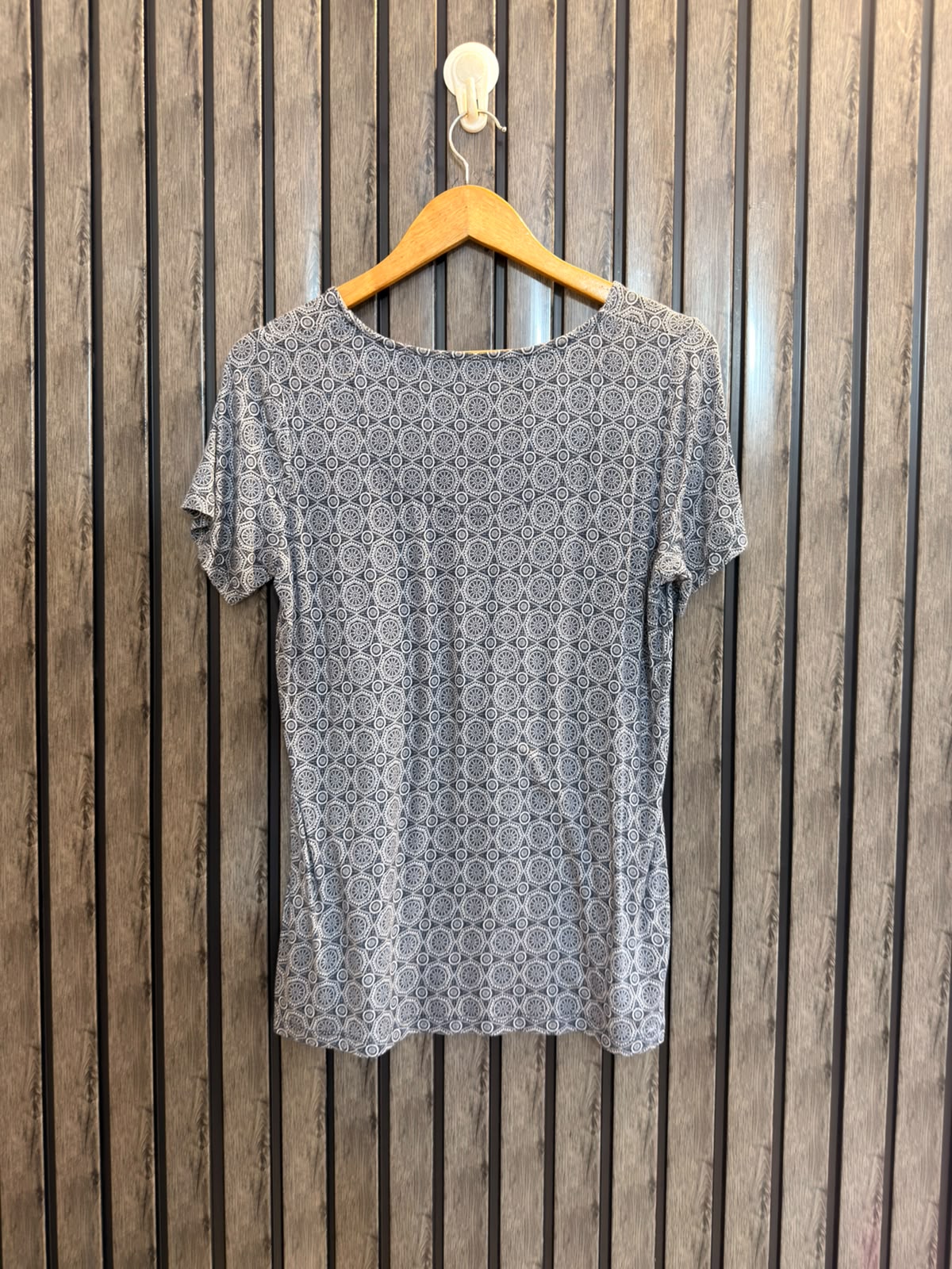 Chest 21  Lenght 26 Women’s Modern T-Shirt