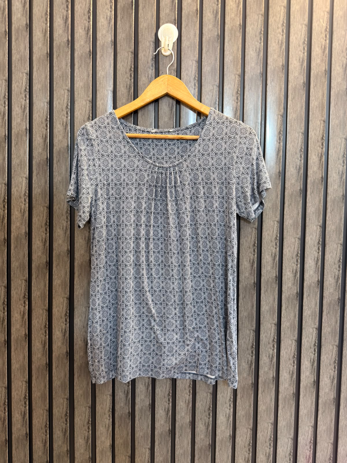 Chest 21  Lenght 26 Women’s Modern T-Shirt