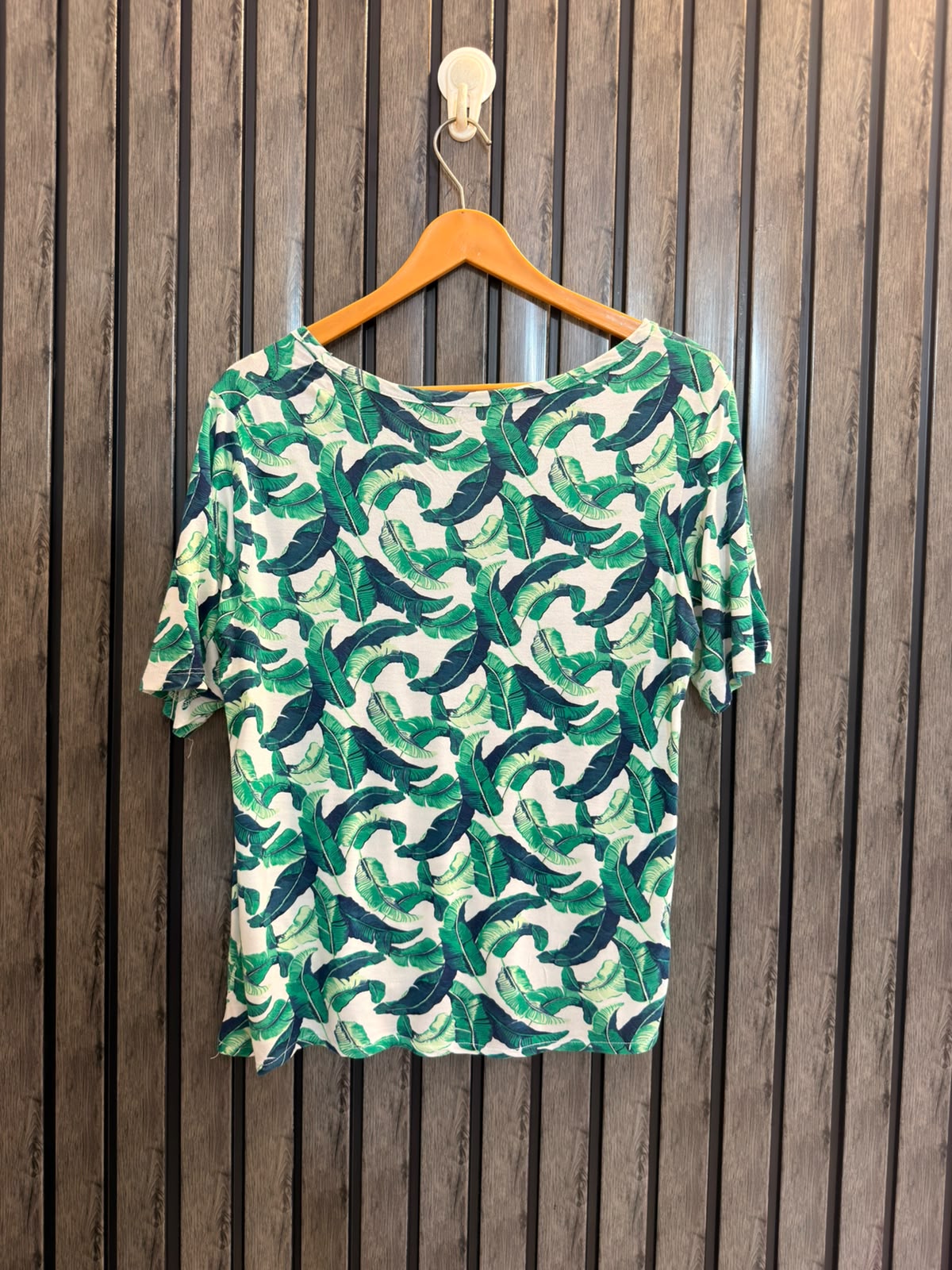 Chest 21  Lenght 24 Women’s Essential Tee