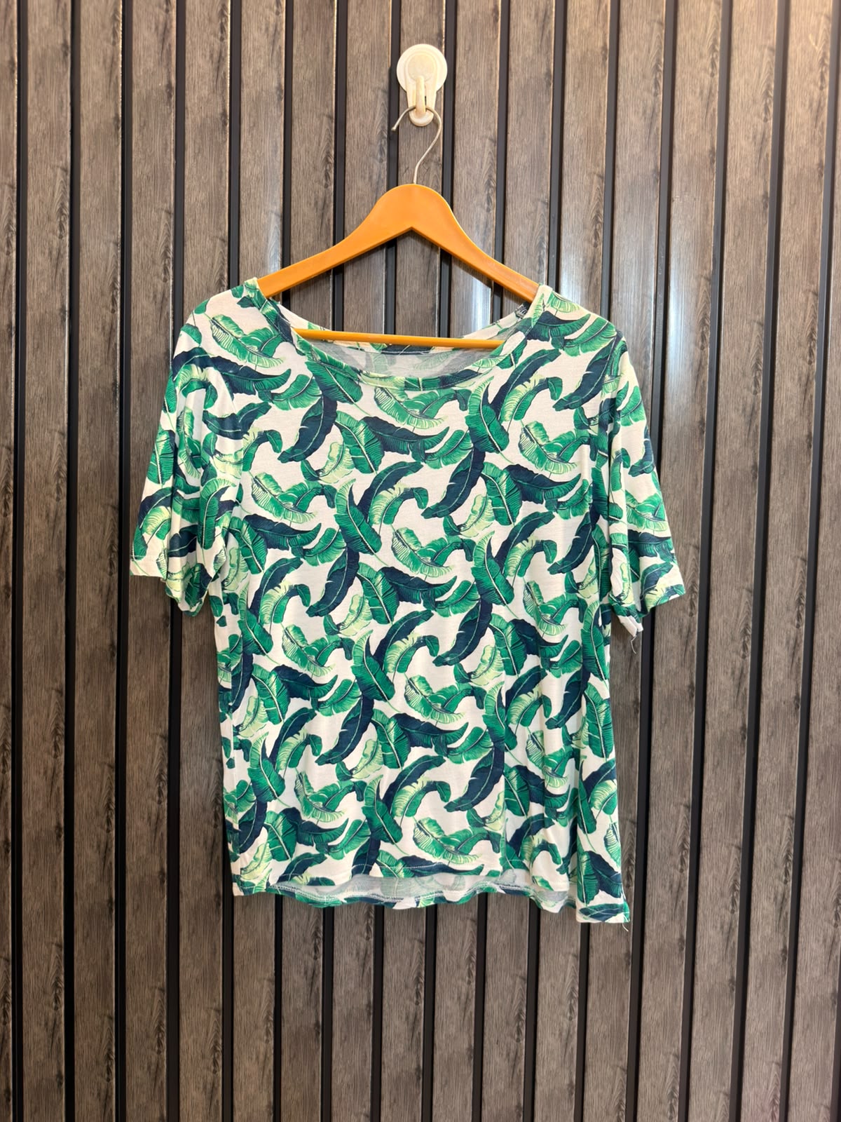 Chest 21  Lenght 24 Women’s Essential Tee