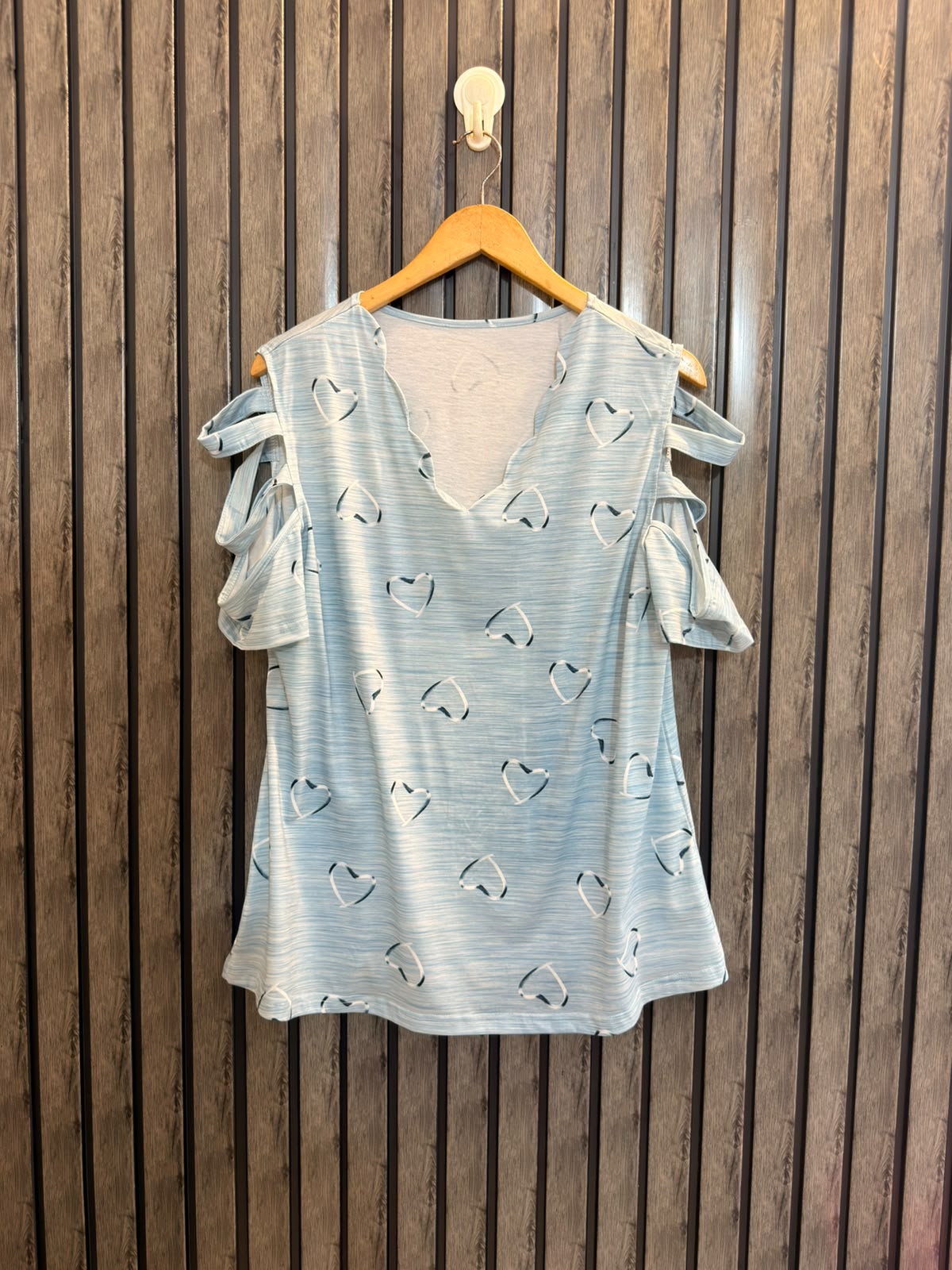 Chest 22  Lenght 28 Women’s Exclusive Tee