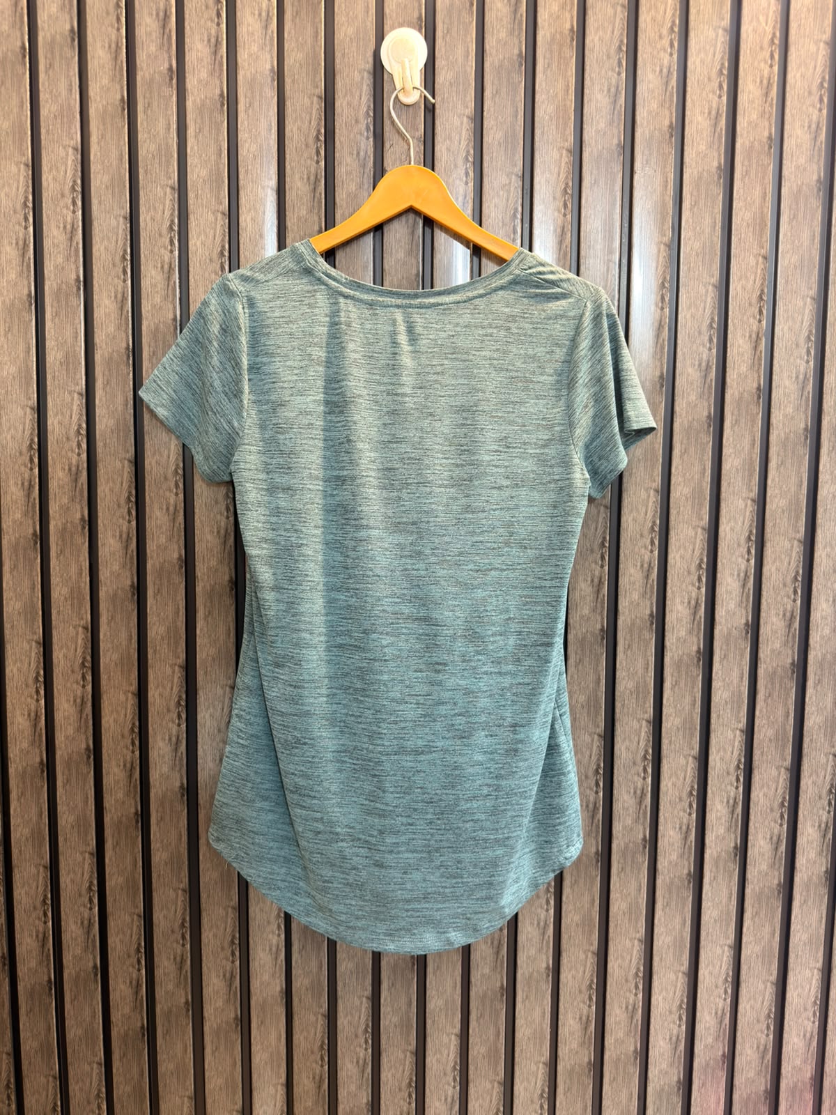 Chest 20  Lenght 25 To 27 Women’s Signature Tee
