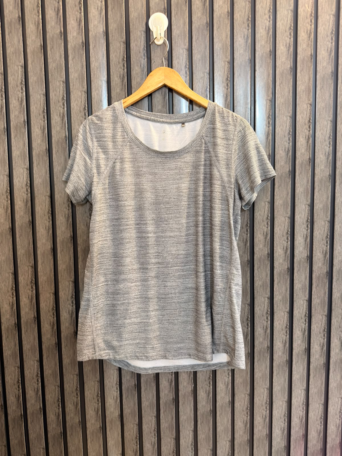 Chest 20  Lenght 27 to 28 Women’s Branded T-Shirt