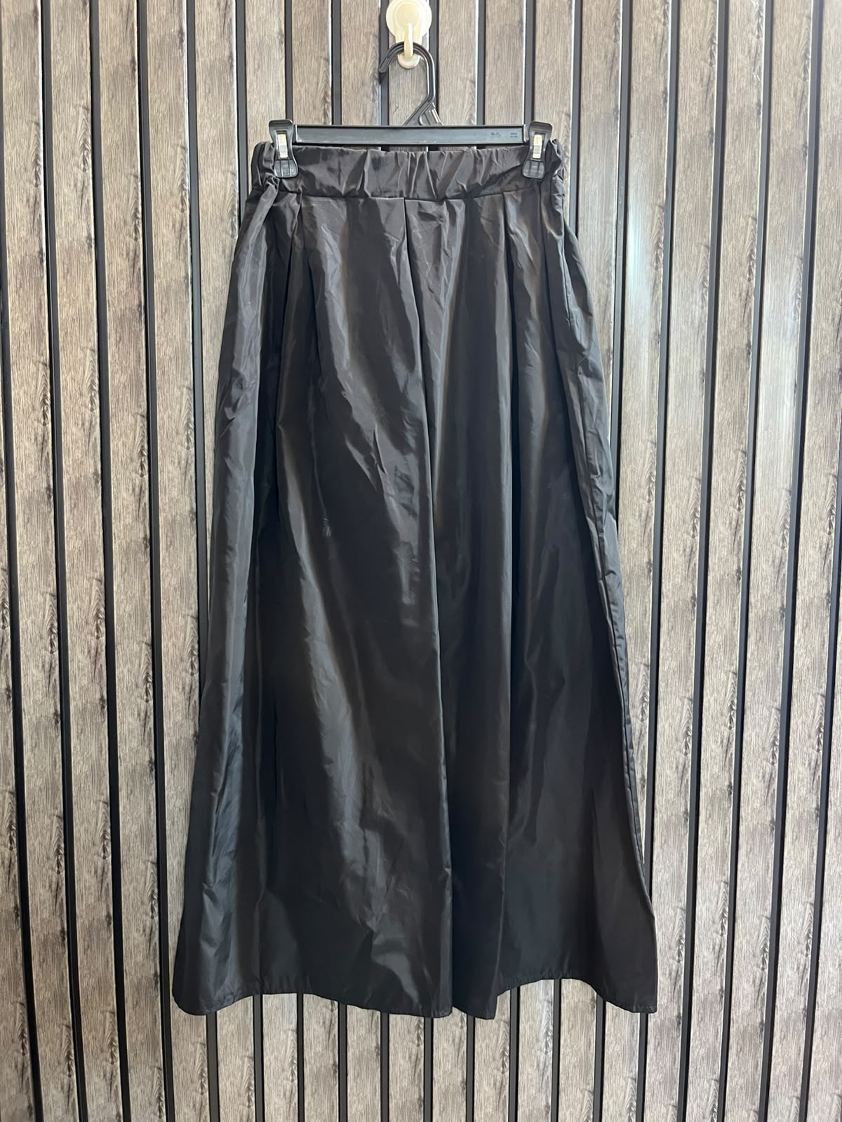 Waist 28  Lenght 38  Fabric Silk Branded Ladies Skirt