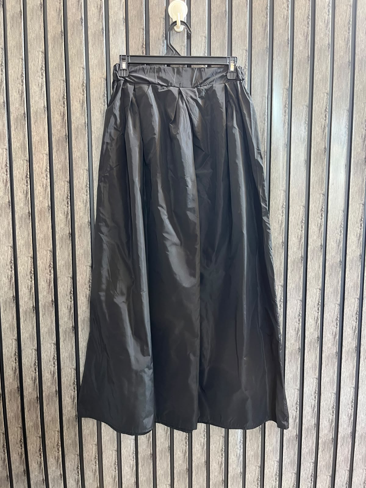 Waist 28  Lenght 38  Fabric Silk Branded Ladies Skirt
