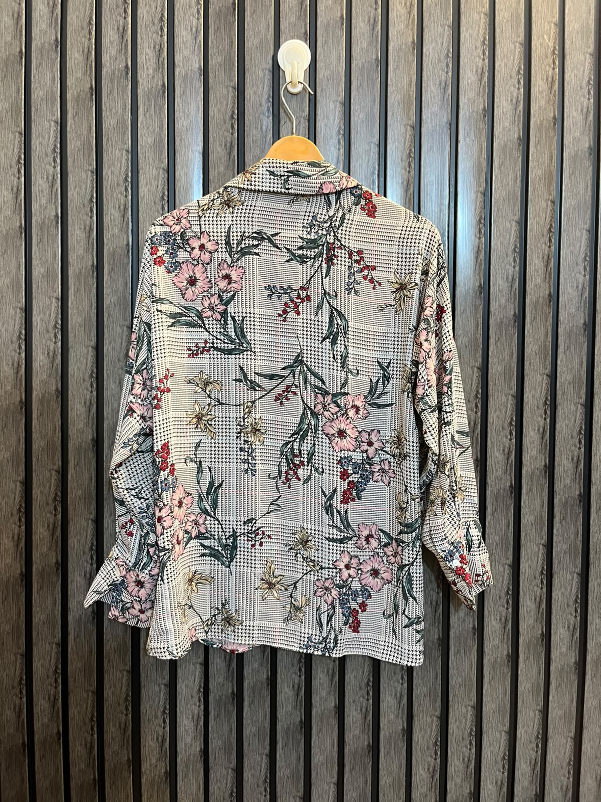 Chest 20  Lenght 26  Fabric chiffon Women’s Branded Full Sleeve Top