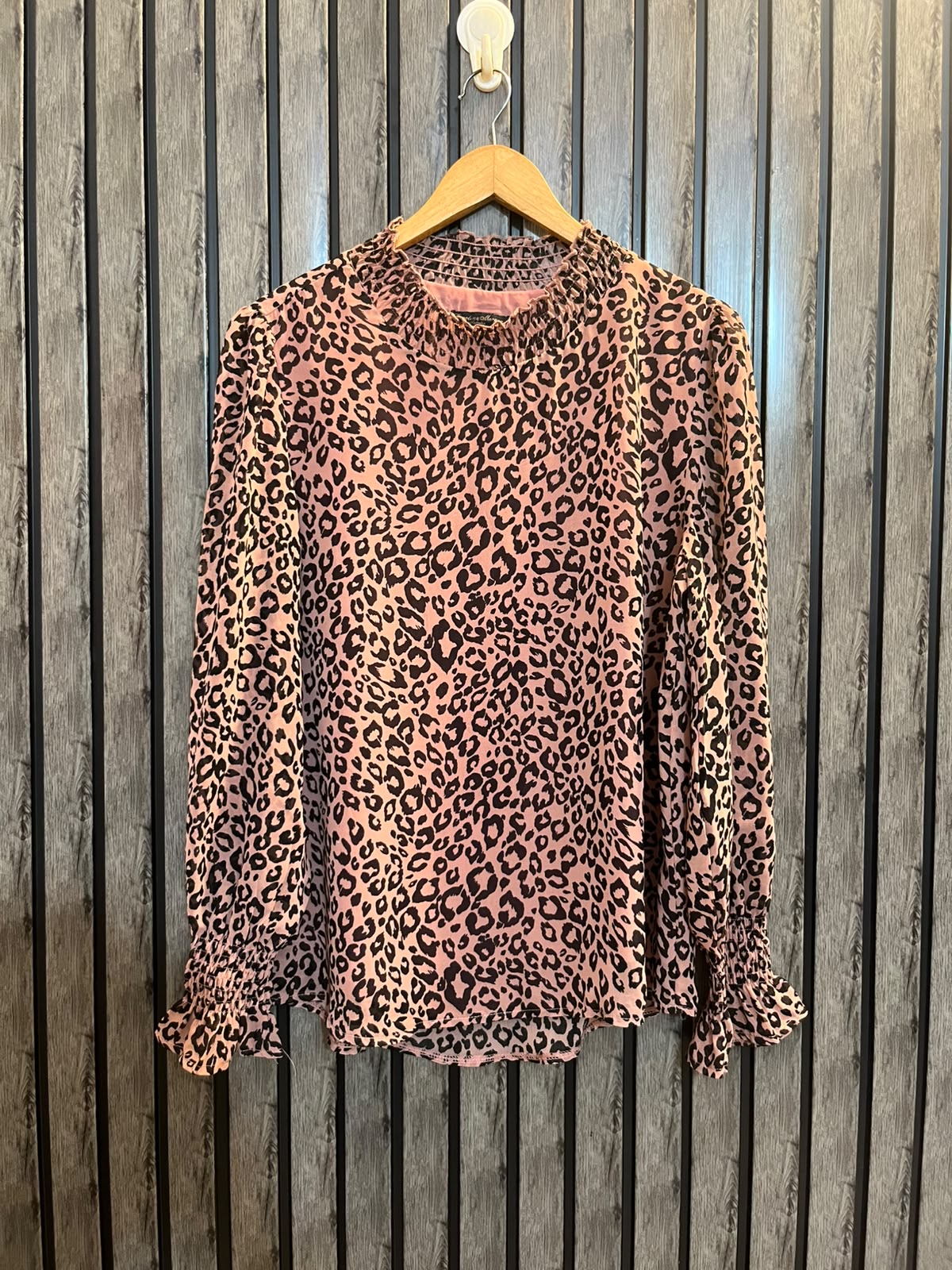 Chest 20  Lenght 27 To 28  Fabric Chiffon Women’s Full Sleeve Branded Shirt