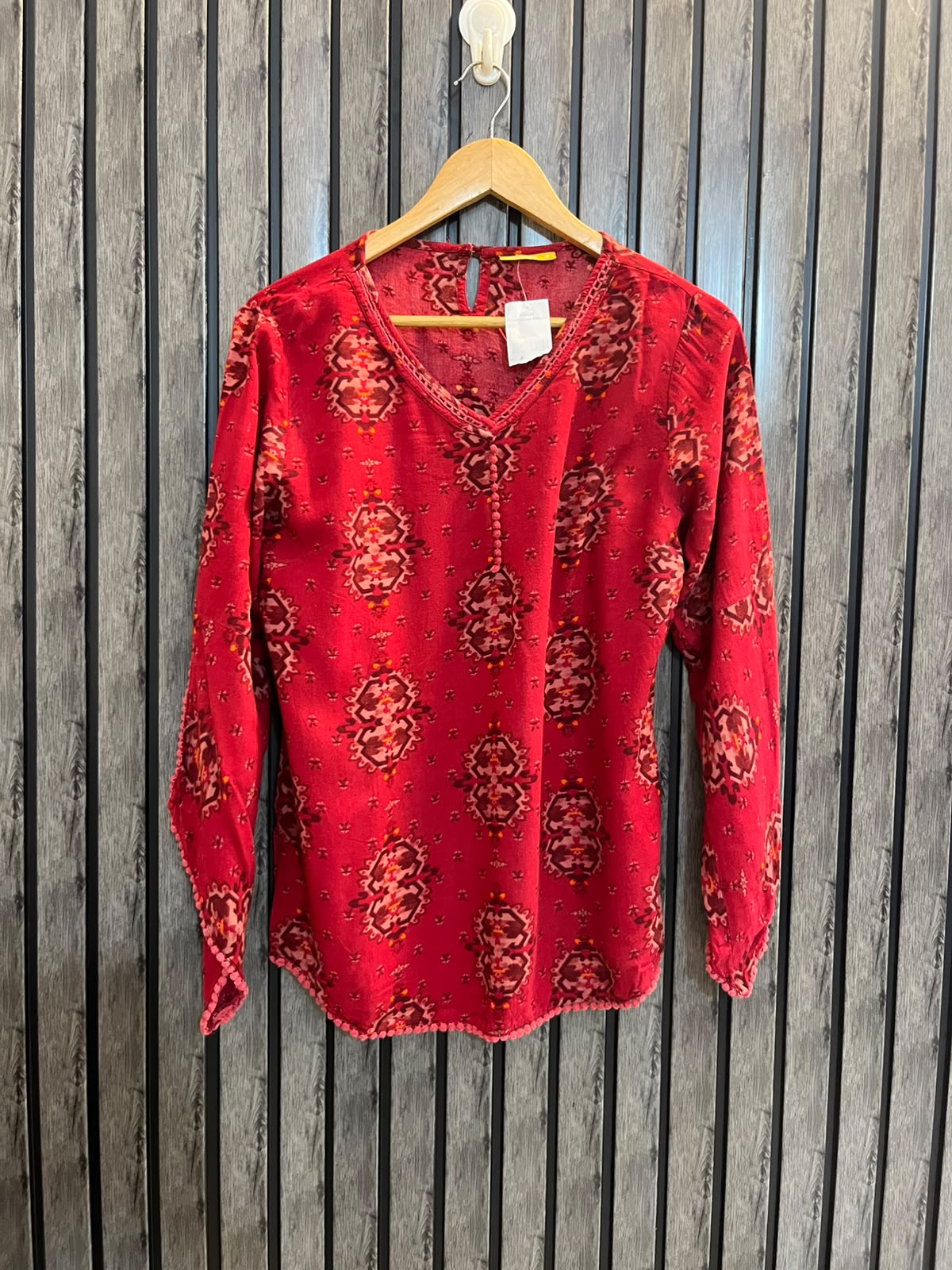 Chest 19  Lenght 26  Fabric linen Trendy Western Full Sleeve Top for Women