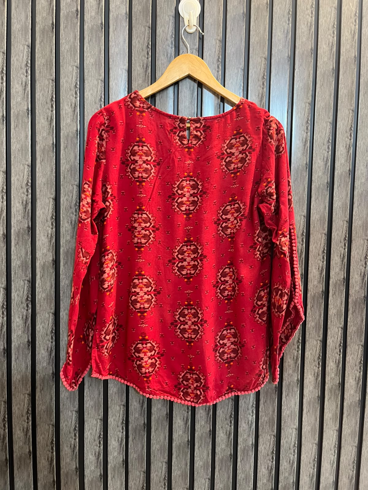 Chest 19  Lenght 26  Fabric linen Trendy Western Full Sleeve Top for Women