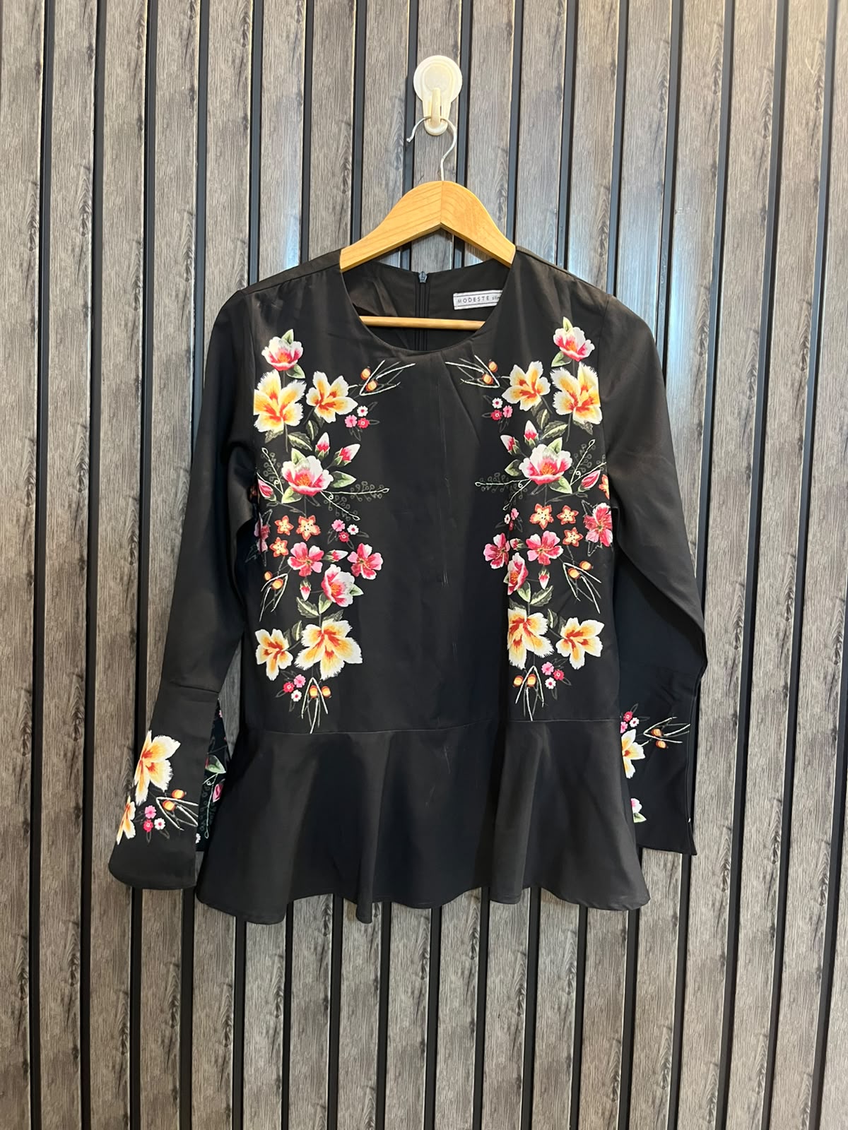 Chest 18  Lenght 25  Fabric Silk Western Branded Ladies Top