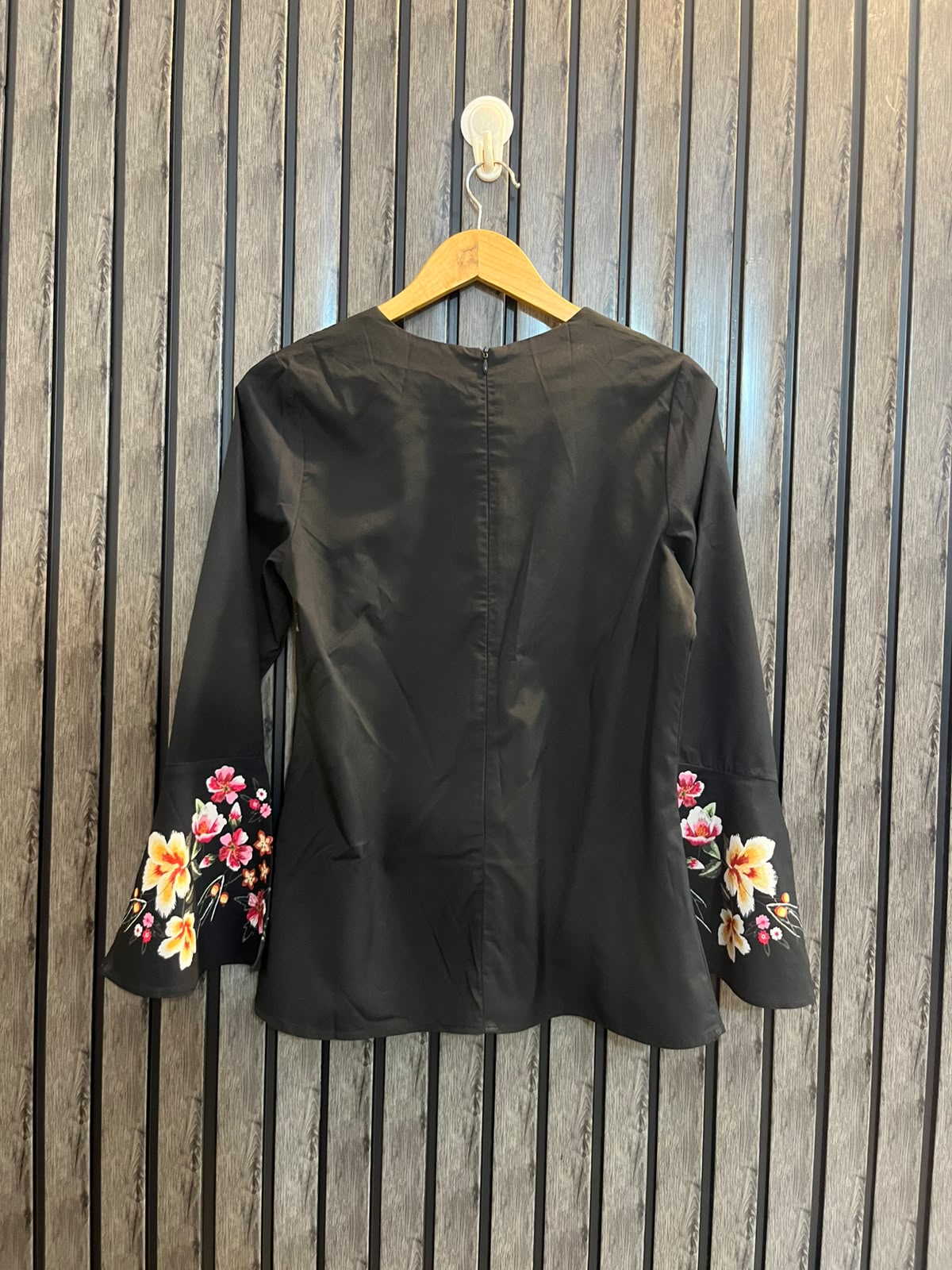 Chest 18  Lenght 25  Fabric Silk Western Branded Ladies Top