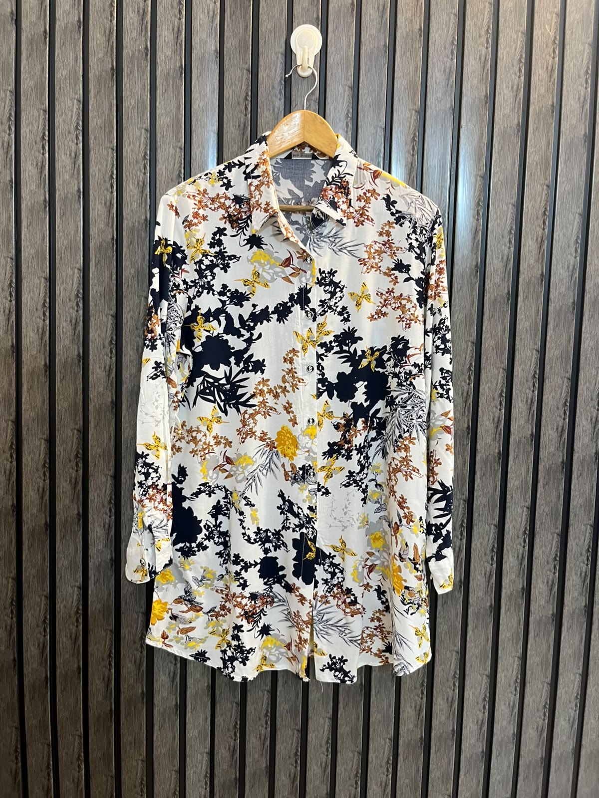 Chest 20  Lenght 32  Fabric Linen Branded Women’s Top