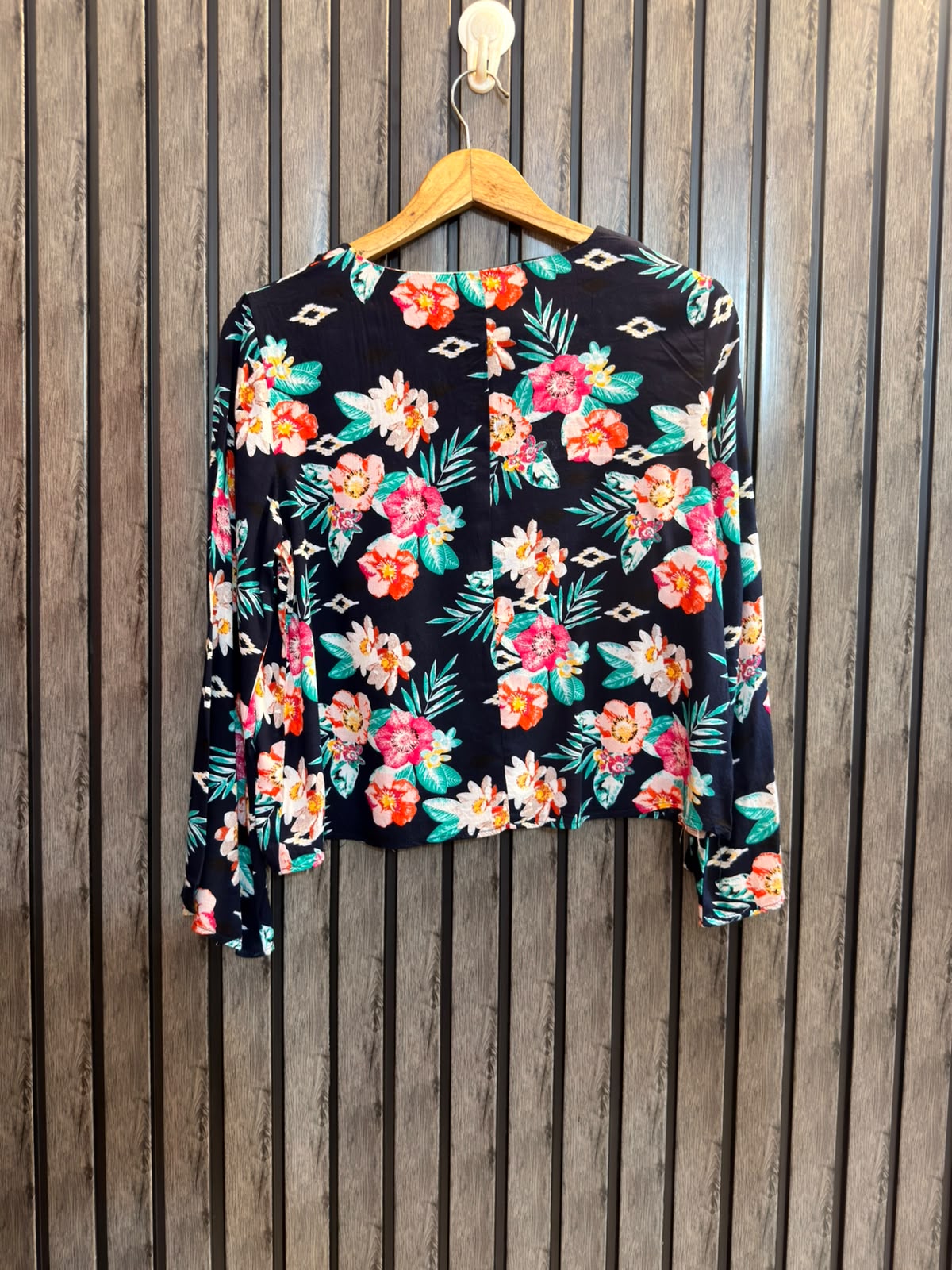 Chest 17  Lenght 19  Fabric linen Women’s Fashion Crop Top