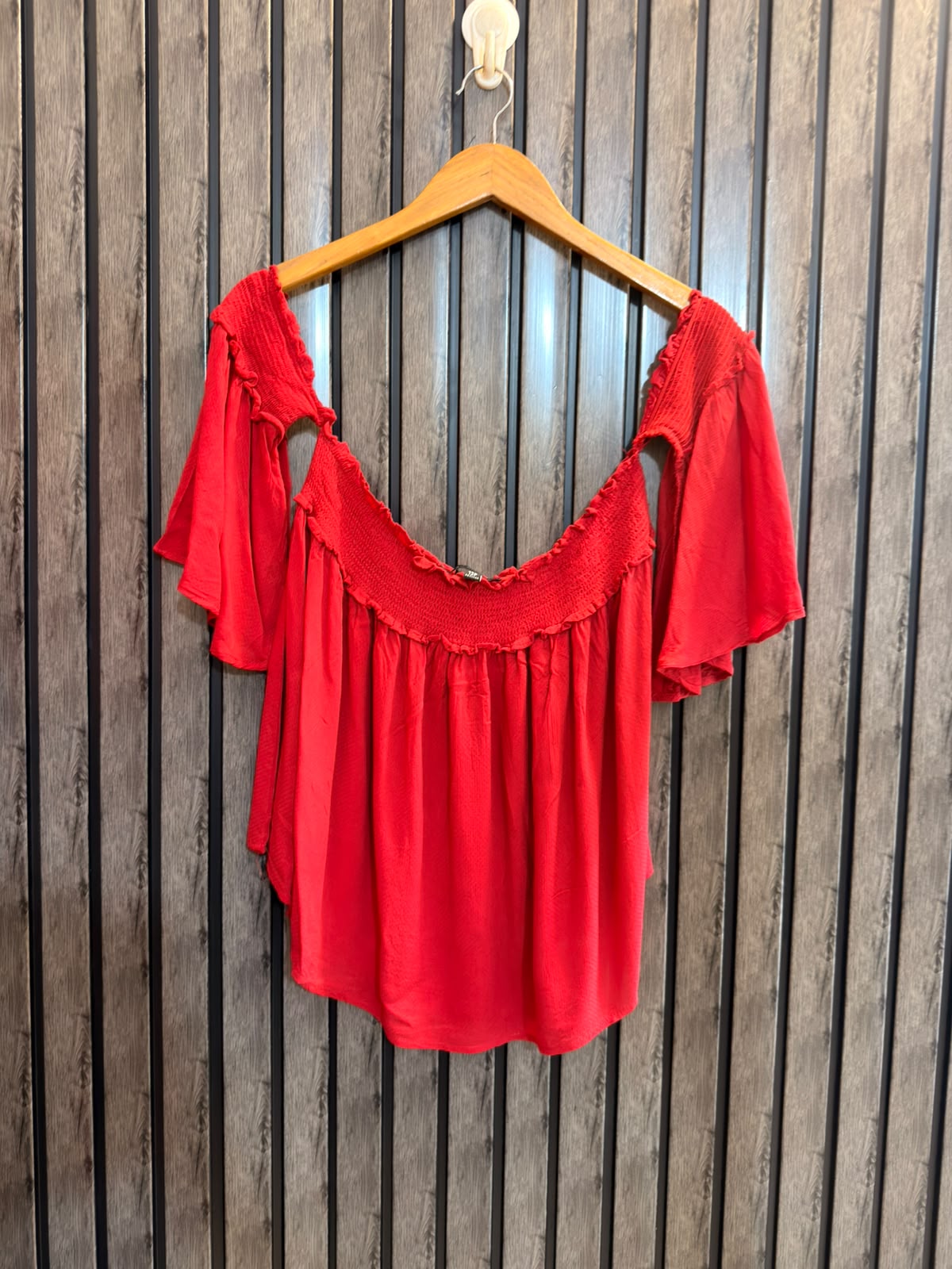 Chest 19  Length 22  Fabric Linen Women’s Classic Top