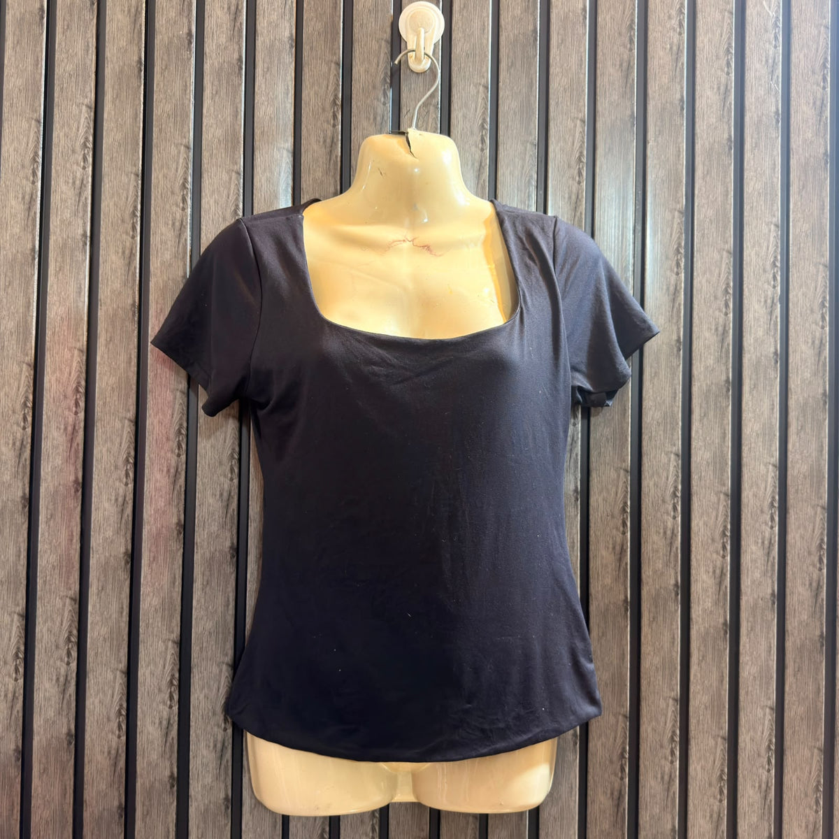 Chest 19  Length 21  Fabric Jersey Women’s Modern Fashion Crop Top
