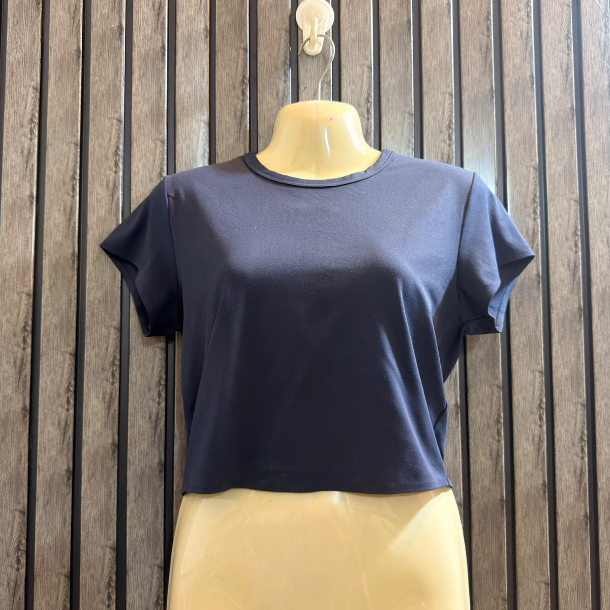 Chest 18  Length 15  Fabric Jersey Women’s Classic Crop Top