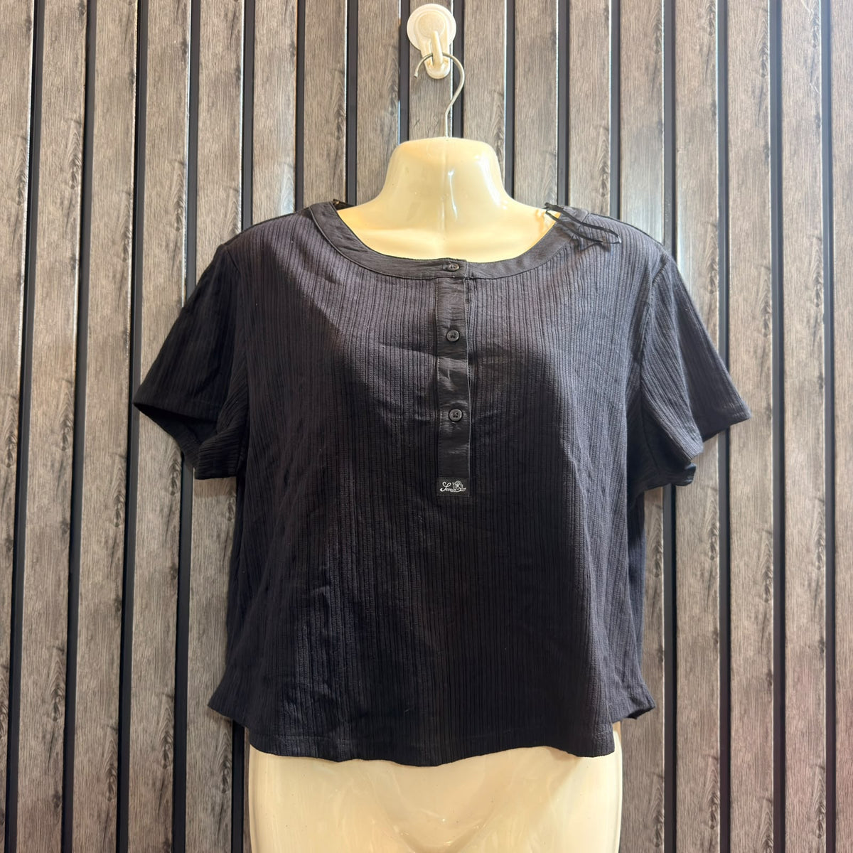 Chest 22  Length 20  Fabric Jersey Women’s Casual Crop Top
