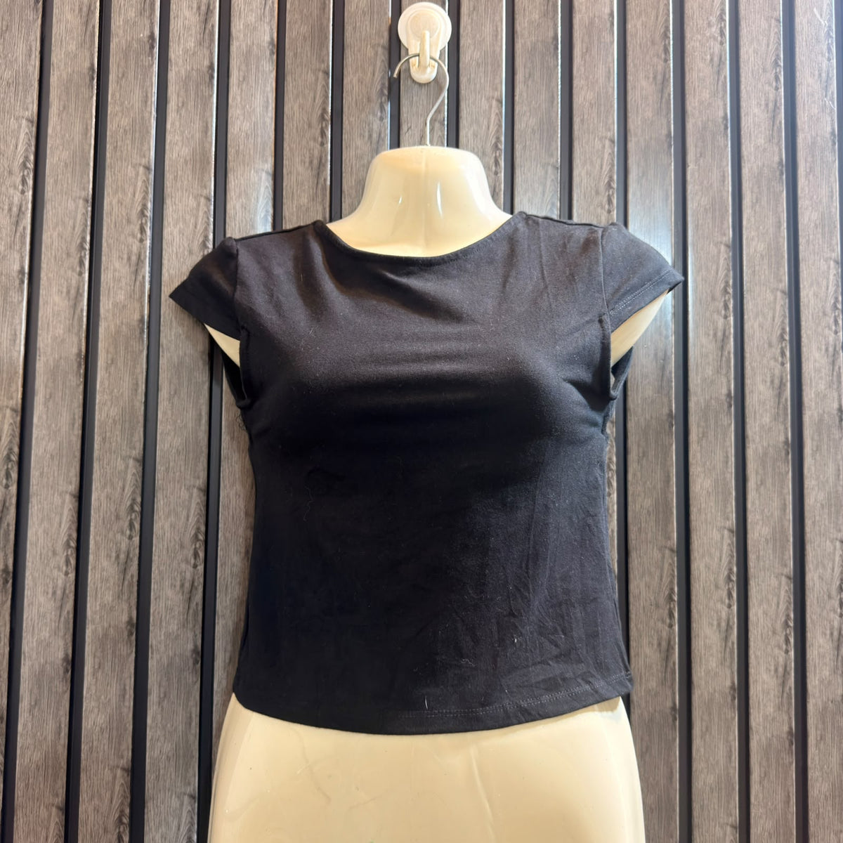 Chest 17  Length 16  Fabric Jersey Women’s Essential Crop Top