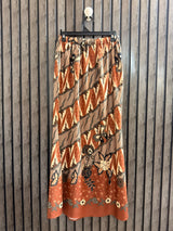 Waist 32  Lenght 41  Fabric silk Ladies Skirt Fashion