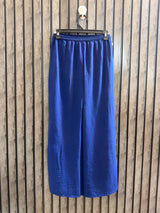 Waist 28  Lenght 38  Fabric rayon Ladies Skirt Outfit