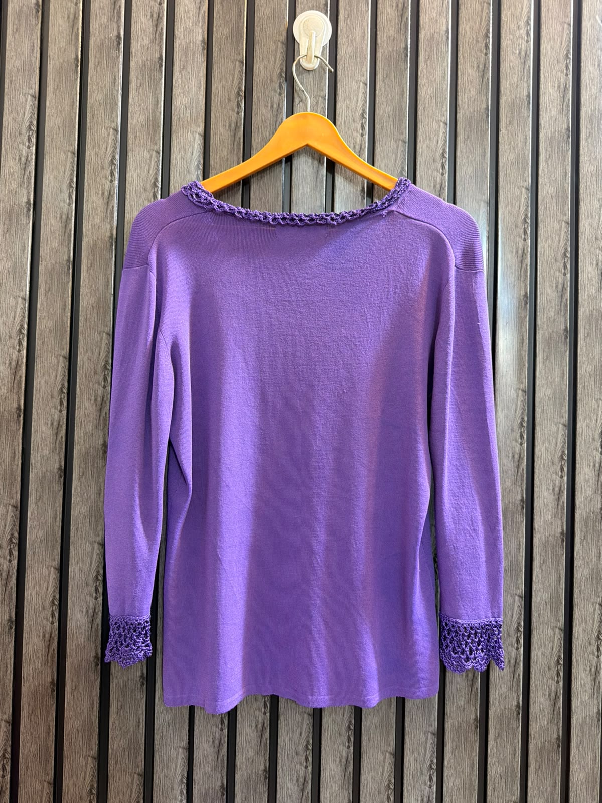 Chest 23  Lenght 25 Women’s Branded Winter Tops