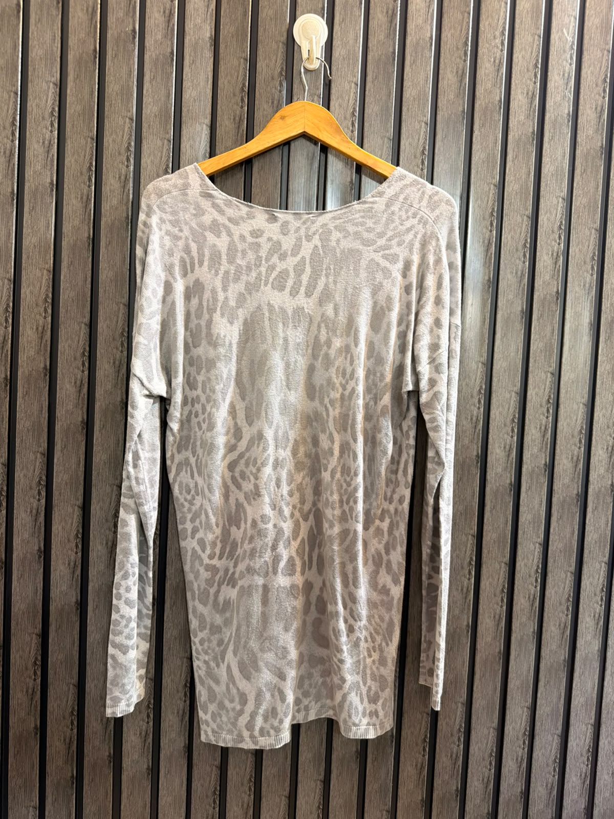 Chest SMALL  baggy style  Lenght 26 to 29 Premium Women’s Casual Winter Top
