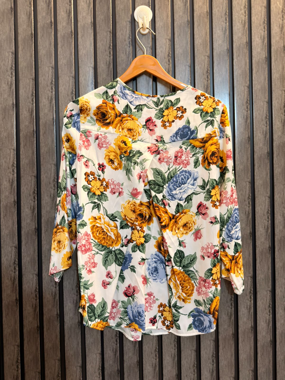 Chest 17  Lenght 26  Fabric silk Classic Western Women’s Top