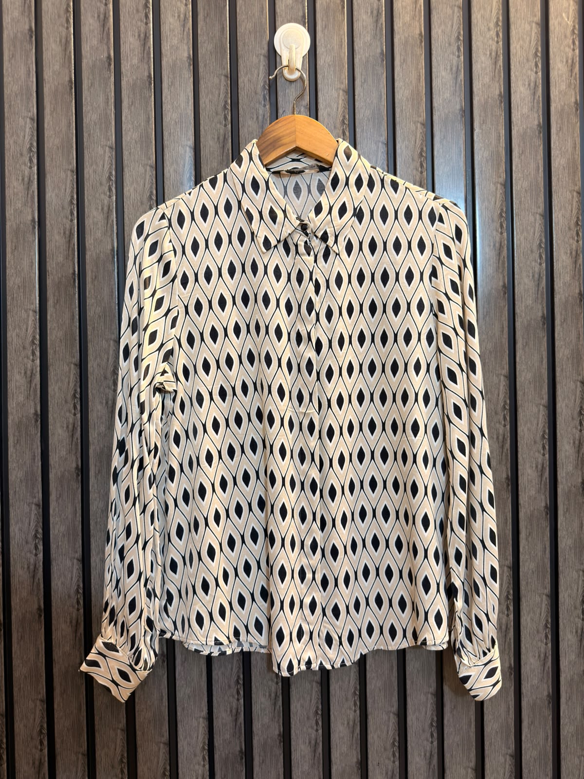 Chest 19  Lenght 24  Fabric silk Signature Western Women’s Top