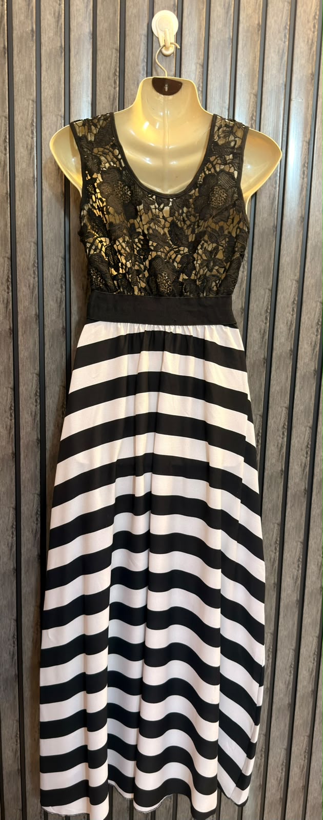 Chest 18  Lenght 52  Fabric net and silk Women’s Luxury Maxi Dress Boutique