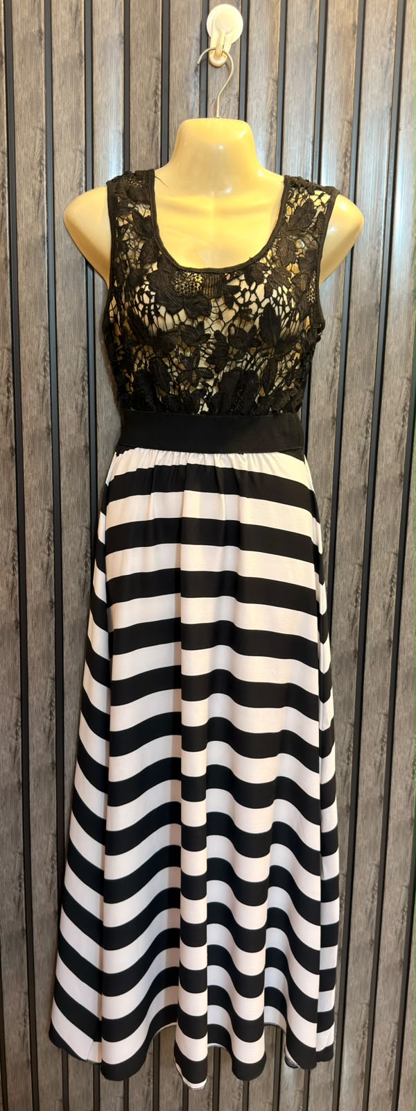 Chest 18  Lenght 52  Fabric net and silk Women’s Luxury Maxi Dress Boutique