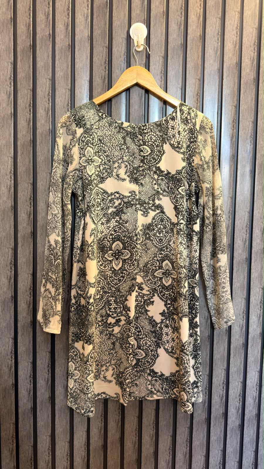 Chest 21  Lenght 32 to 35  Fabric silk Women’s Designer-Inspired Long Top