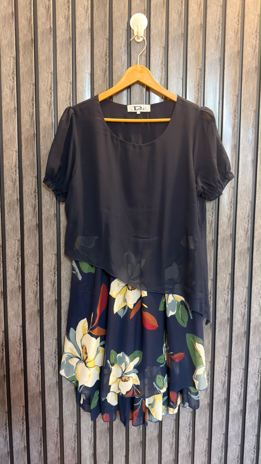 Chest 19  Lenght 35  Fabric chiffon Women’s Designer-Inspired Long Top