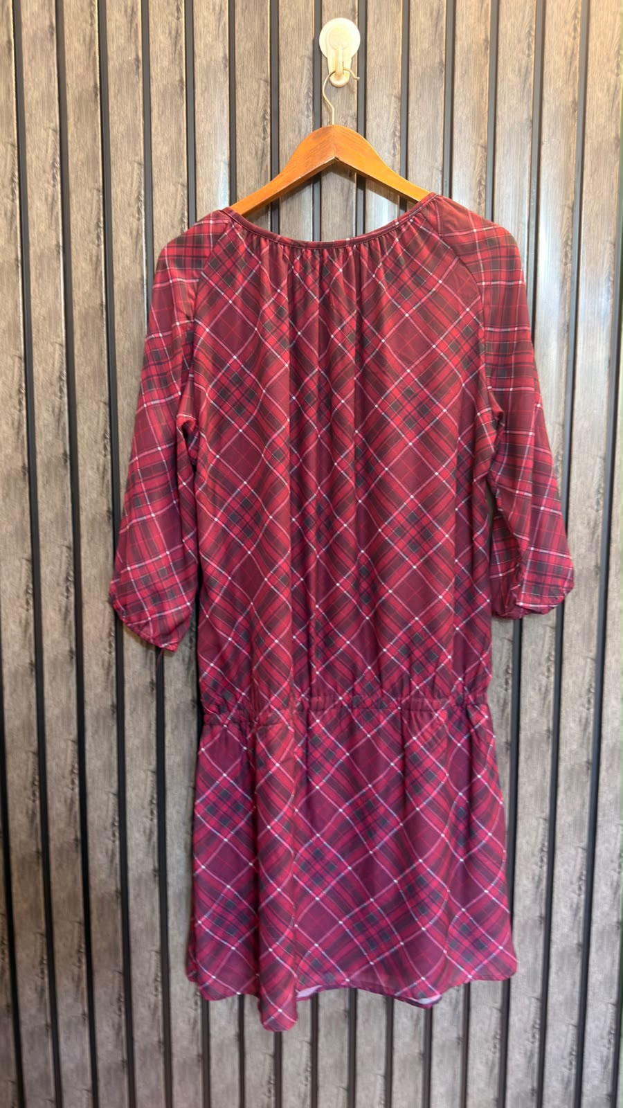 Chest 20  Lenght 39  Fabric chiffon Elegant Color Long Top for Ladies