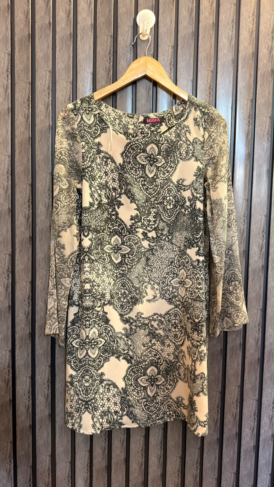 Chest 21  Lenght 32 to 35  Fabric silk Women’s Designer-Inspired Long Top