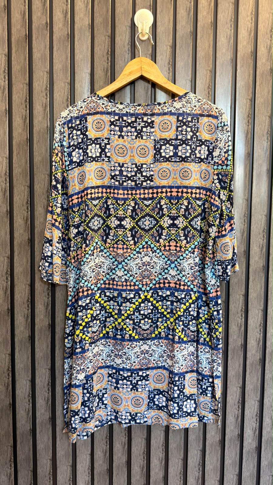 Chest 20  Lenght 33  Fabric linen Women’s Minimalist Western Long Top