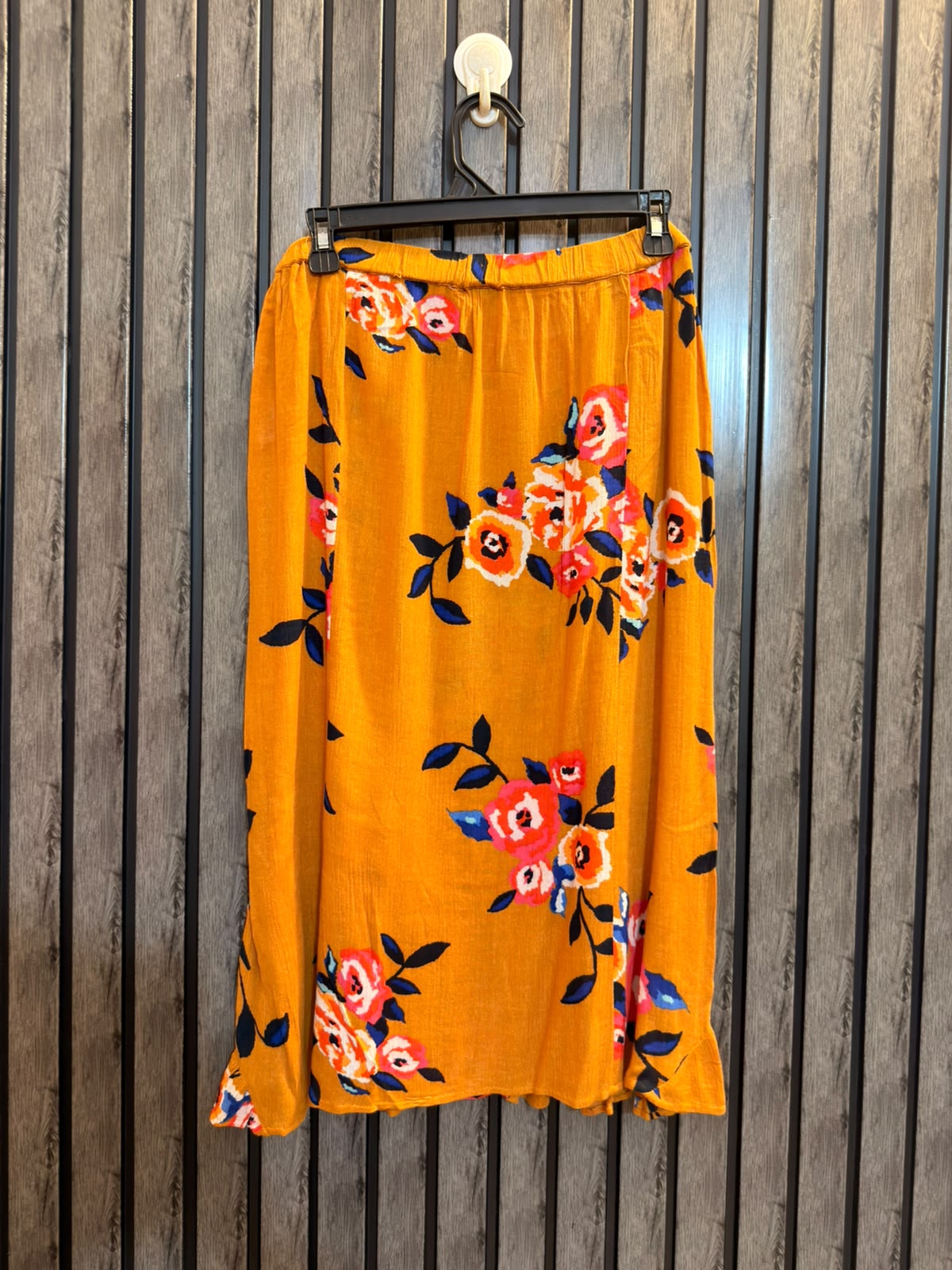 Waist 32  Lenght 26  Fabric Linen Stylish Ladies Skirt