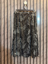 Waist 32  Lenght 27  Fabric silk jersey Chic Ladies Skirts