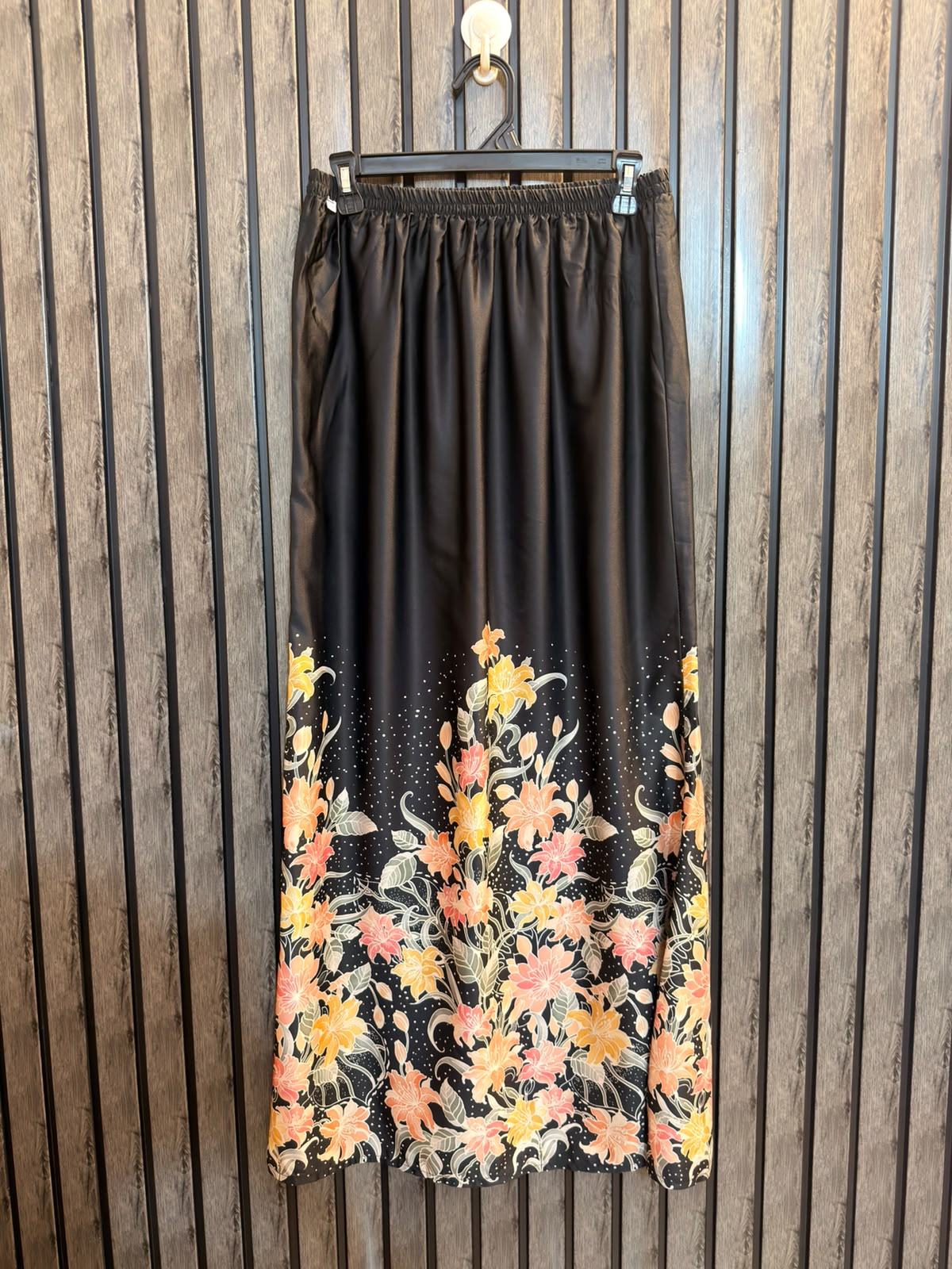 Waist 30  Lenght 39  Fabric Silk Western Skirt