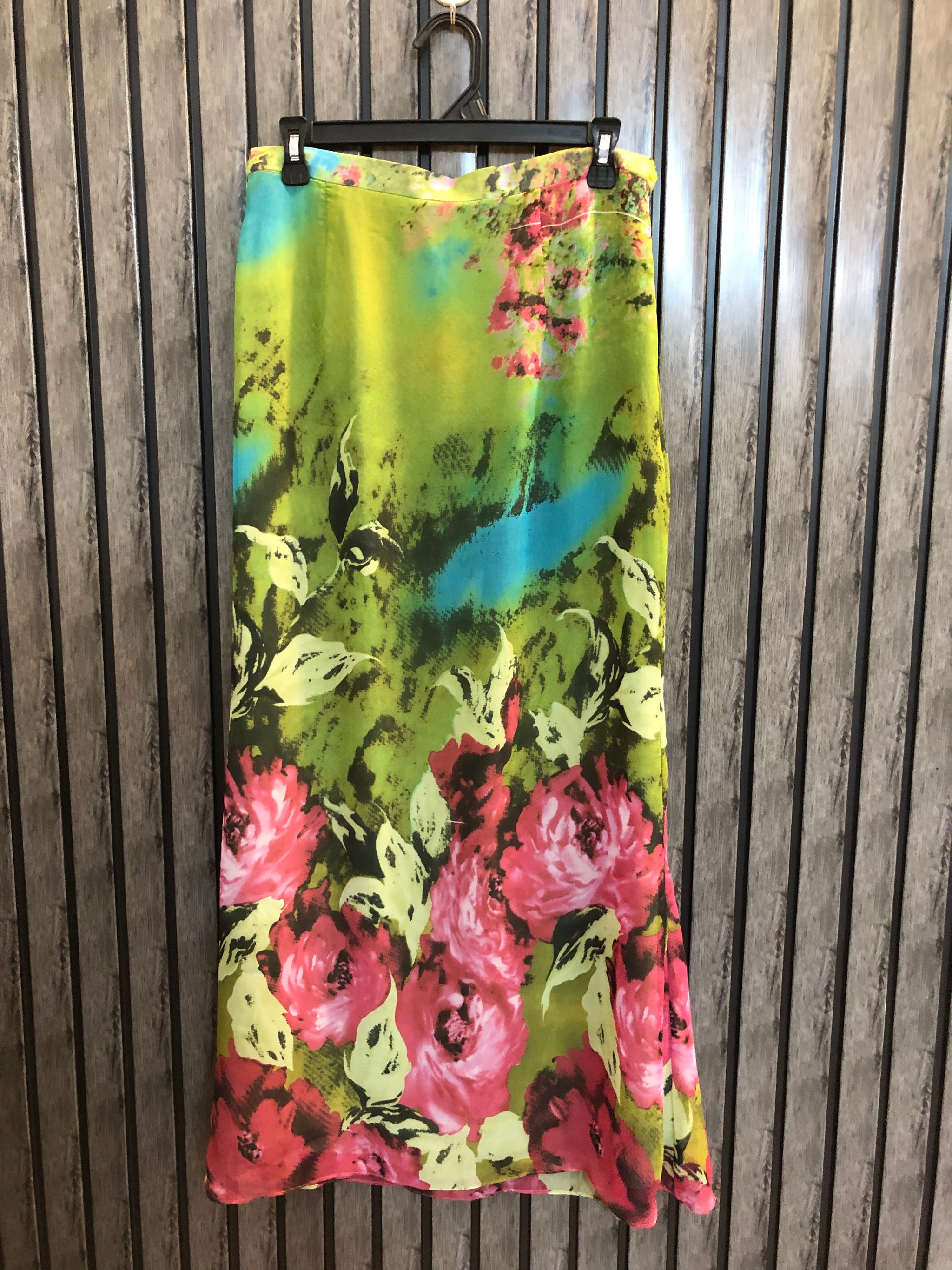 Waist 33  Length 39  Fabric Silk The Skirt Studio