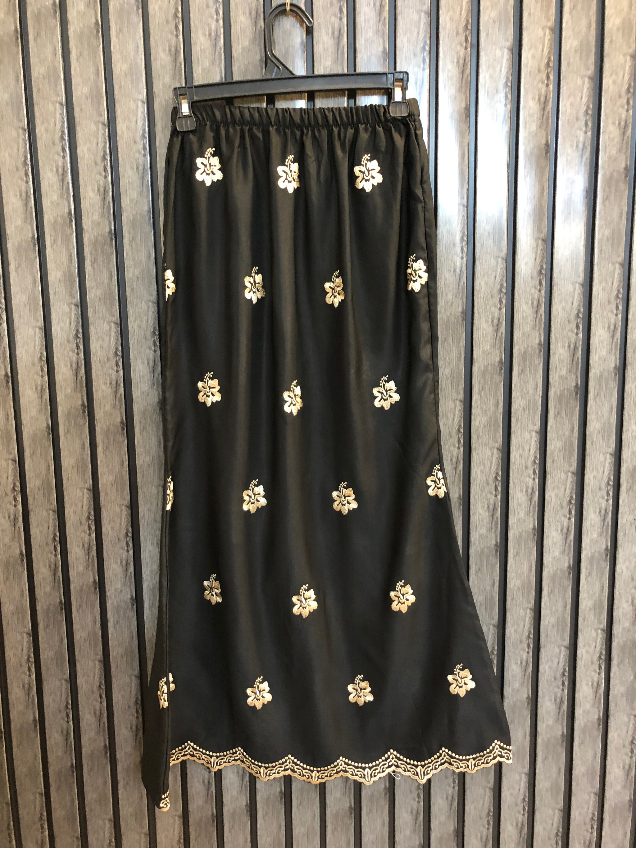 Waist 26  Length 35  Fabric Silk Western Glam Skirts