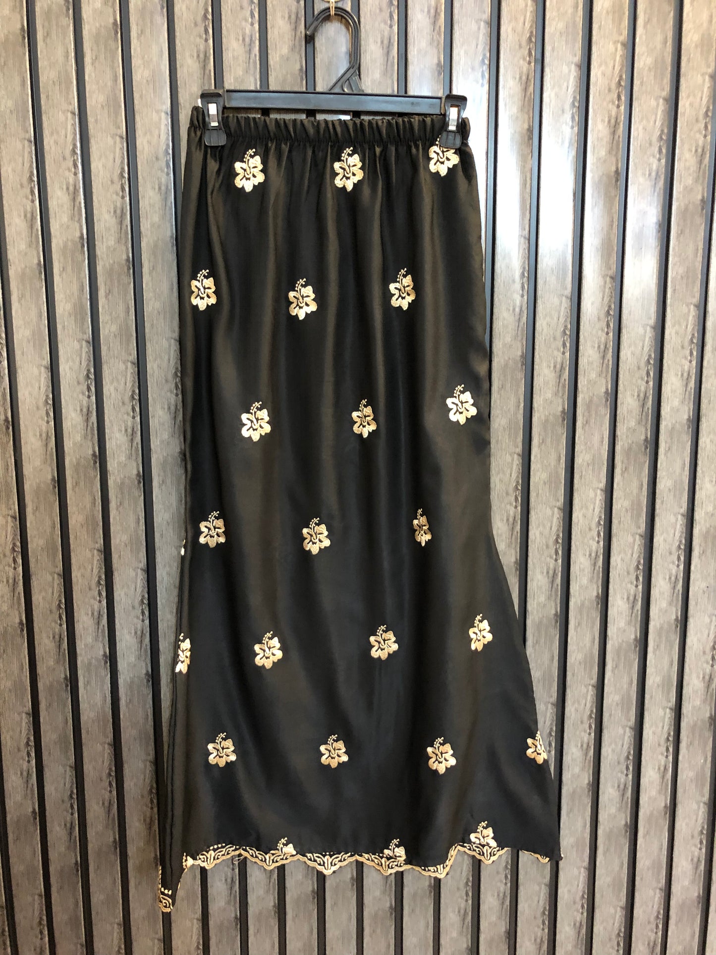 Waist 26  Length 35  Fabric Silk Western Glam Skirts