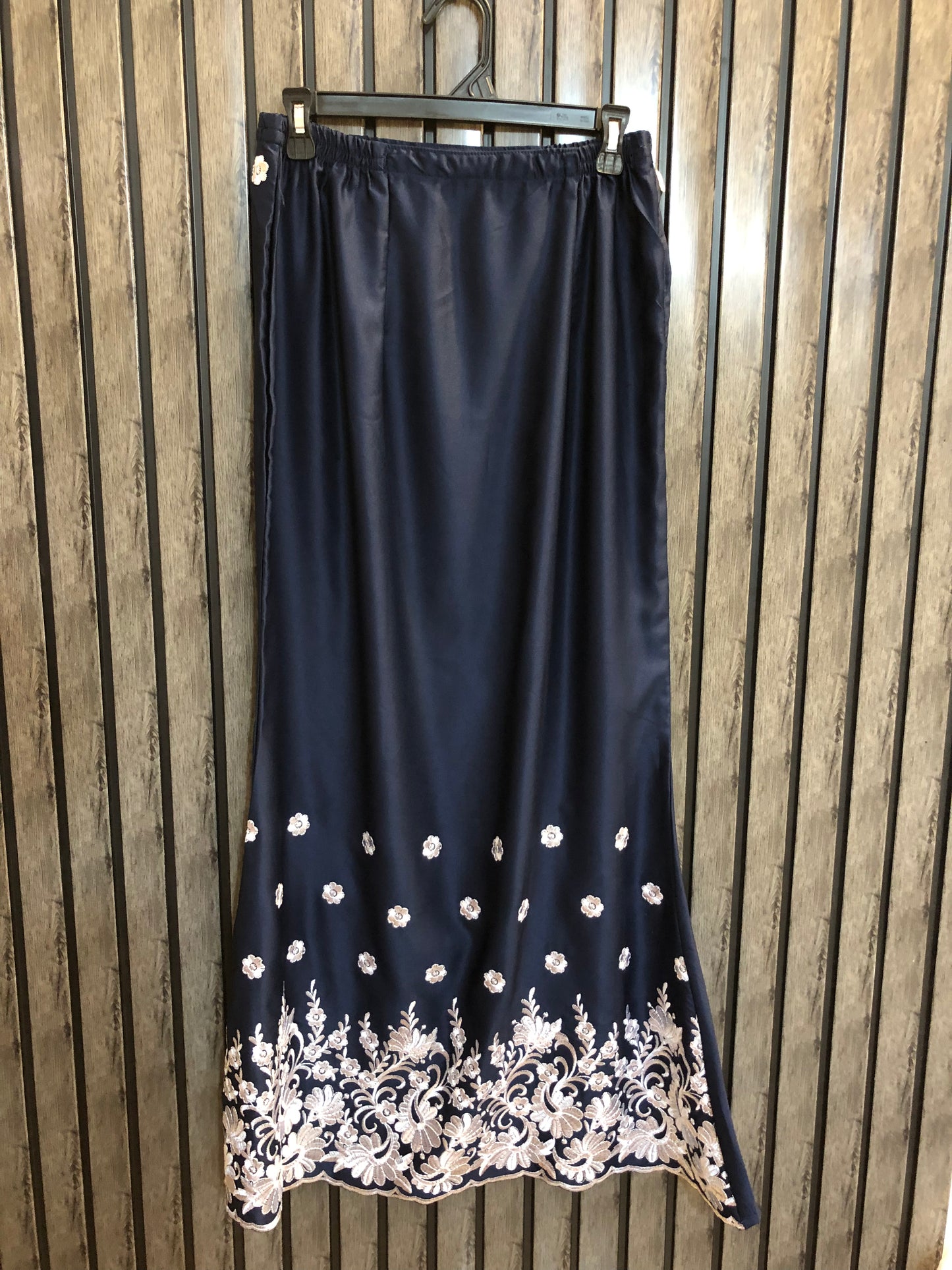 Waist 32  Length 40  Fabric Silk Western Skirts for Bold & Stylish Women